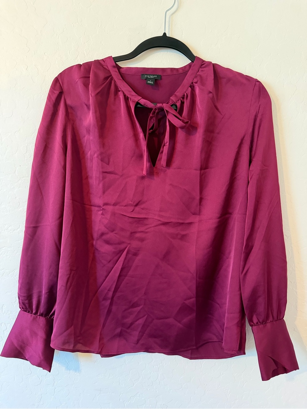 Anne Taylor NEW Tie-neck blouse